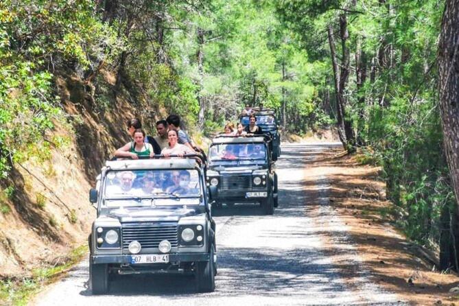 Hotel Pupin 诺威萨 外观 照片 Jeeps on the island of Brač