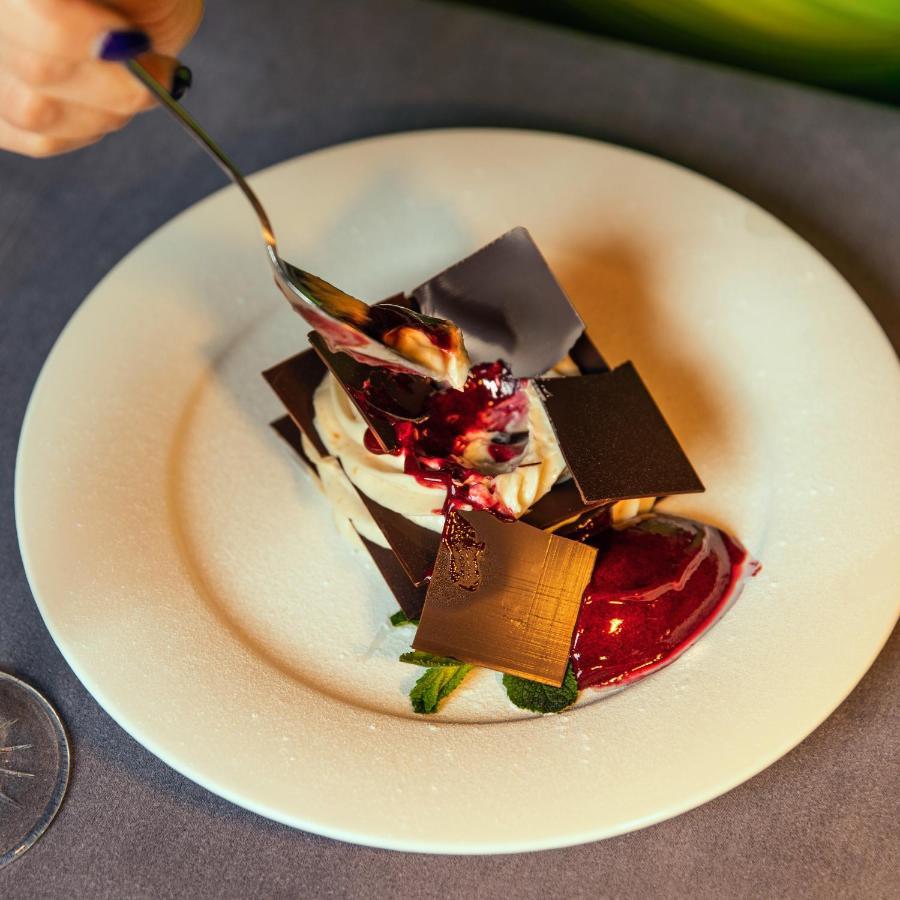 Hotel Pupin 诺威萨 外观 照片 A chocolate dessert