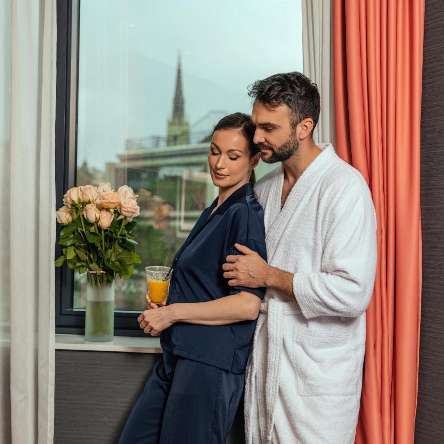Hotel Pupin 诺威萨 外观 照片 A couple in a relationship